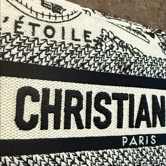 GWP - Dior Embroidered Camera Handbag - 2 Straps - Picture 5 of 9